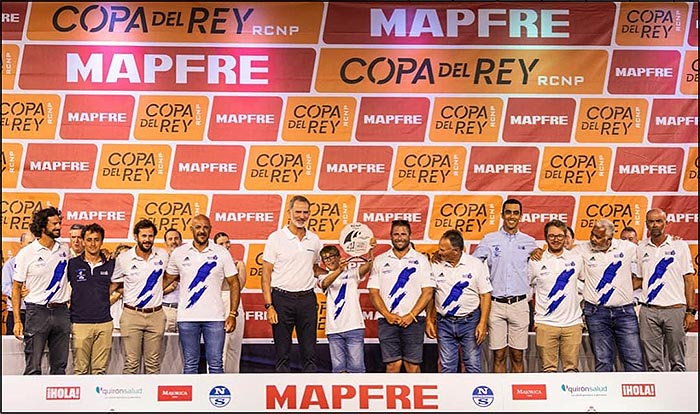 El Maverta, de Pedro Gil, recibió su galardón como tercero en ORC 2 de la 41º Copa del Rey Mapfre.