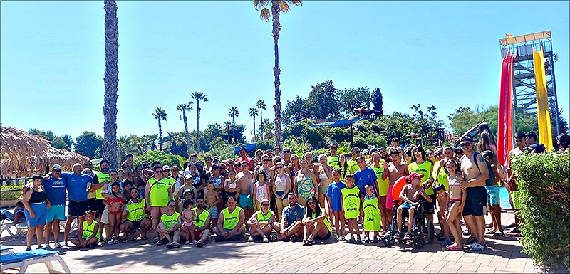 250 personas disfrutaron de la actividad “Disfrutar sin barreras” de Apanee,  Alpe y Apaexen Aquópolis Torrevieja