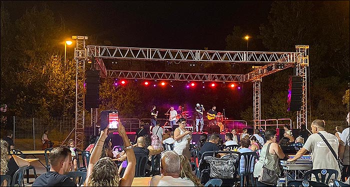 El  Barrio de San Roque, disfrutó de una noche de verano al ritmo del Grupo Musical “Aire Puro”