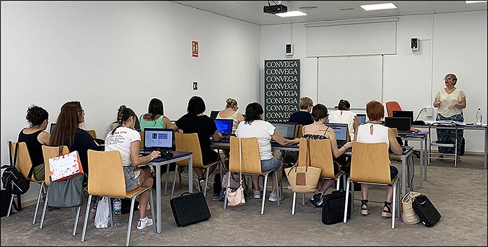 Un centenar de personas desempleadas de la Vega Baja se forman en el entorno digital para acceder al mercado laboral