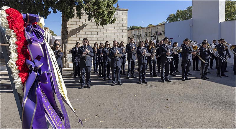 Homenaje a los difuntos de la Unión Musical Torrevejense