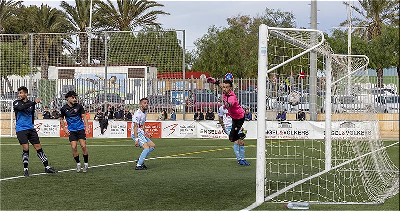 Fútbol. La “lotería” de los penaltis, deja al Torrevieja fuera de la Copa