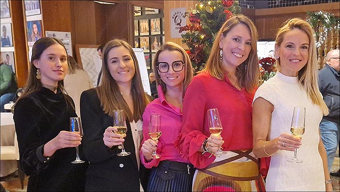 Abeto, luces y homenaje a las sirenas en alumbrado navideño del Real Club Náutico Torrevieja