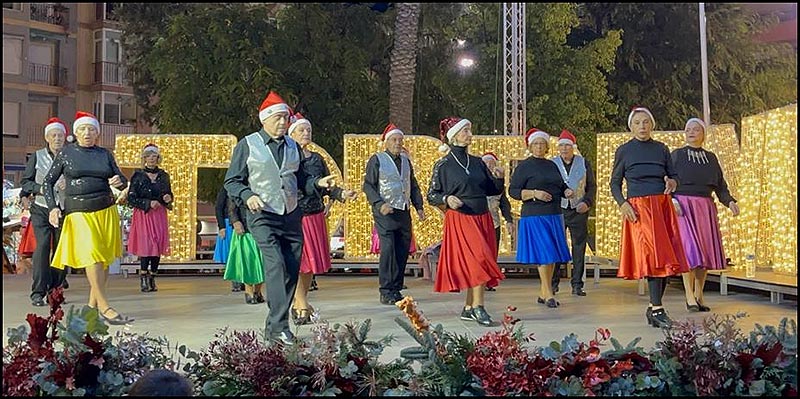 Espectacular exhibición de baile en línea de nuestros mayores