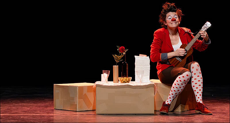 La magia de los gestos y la poesía se vivió con la obra “Frágil” en el Teatro para todos