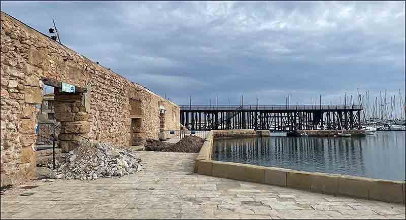 El Partido Socialista de Torrevieja denuncia la situación de abandono de las Eras de la Sal.