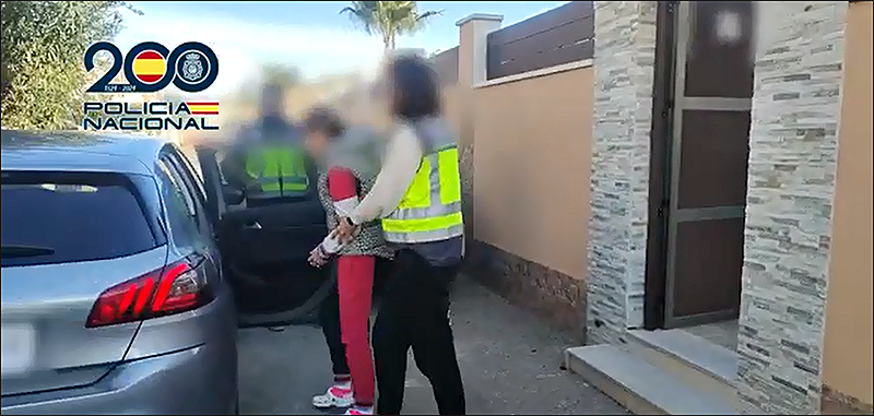 Detenida en Torrevieja por subastar productos de lujo falsificados
