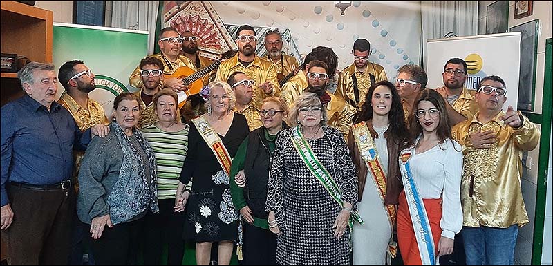 La Casa de Andalucía celebró el Día de su Comunidad con un brindis y el humor de “Los Sangochaos”