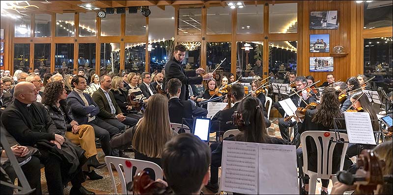 El Real Club Náutico de Torrevieja se sumerge en la Semana Santa gracias a la joven Orquesta Sinfónica
