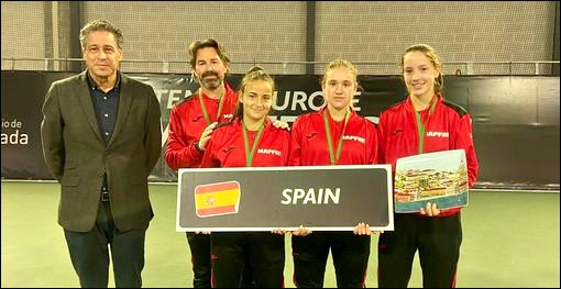 Charo Esquiva y la selección española campeones de la primera fase de la “Winter Cup”