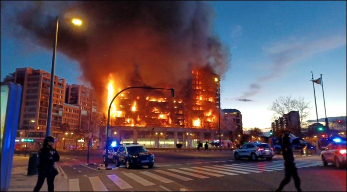 Última Hora: Cuatro muertos y 19 desaparecidos en el incendio de un edificio en el barrio de Campanar de Valencia