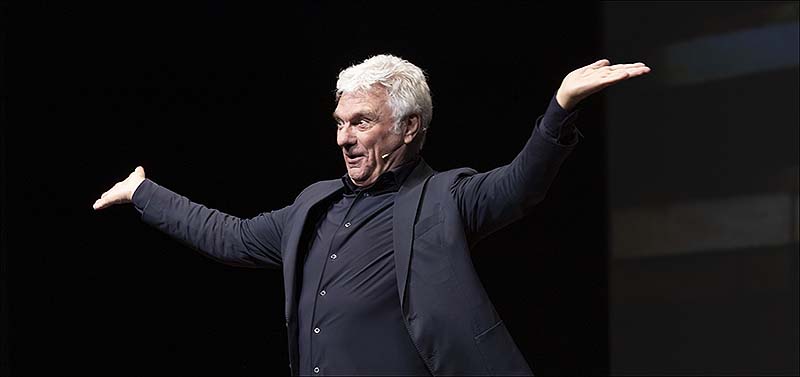 Carles Sans nos hizo reír a través de la nostalgia con “¡Por fin solo!