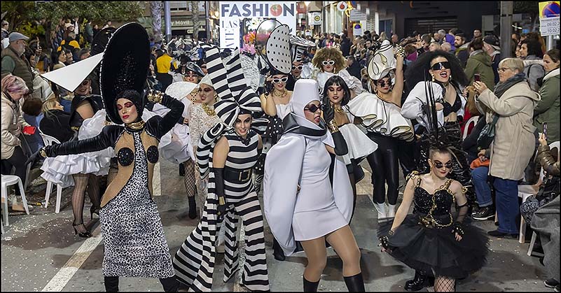  “Aquí hay tomate” con “Fashion Week” y “Desafío” con “La Tentación”  se alzan con los primeros premios del Carnaval de Torrevieja 2024