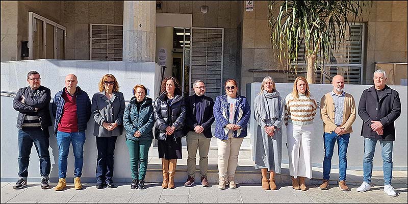 Minuto de silencio por el asesinato machista de una mujer en L’Alfas del Pi.