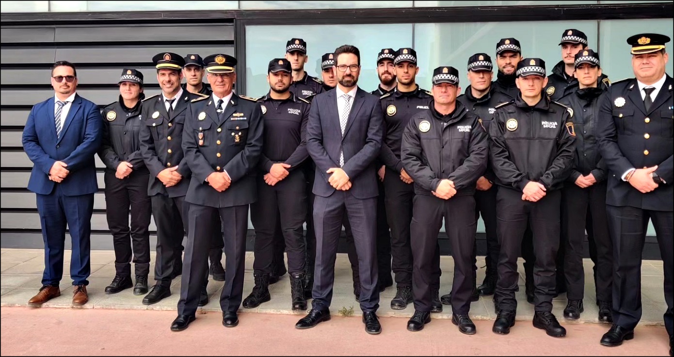 Dieciséis policías locales de Torrevieja se preparan para ser agentes de proximidad