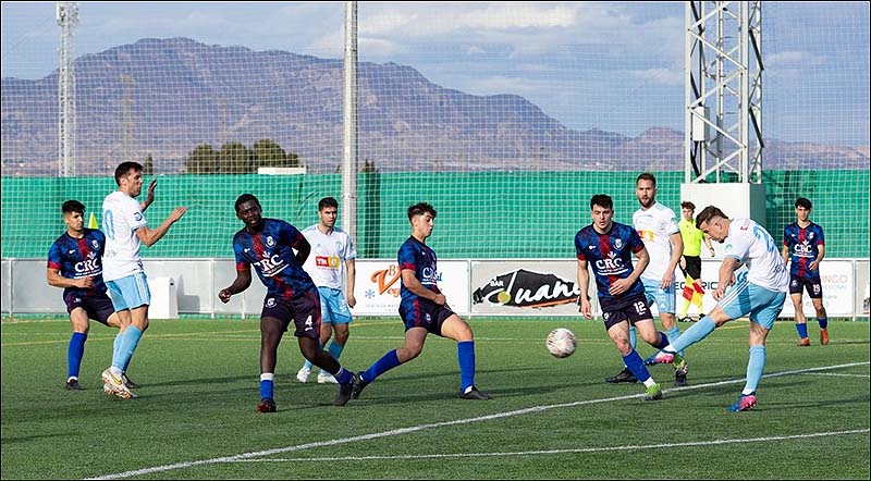 Fútbol: El Torrevieja remonta y vence al Benferri en una buena segunda parte (1-2)