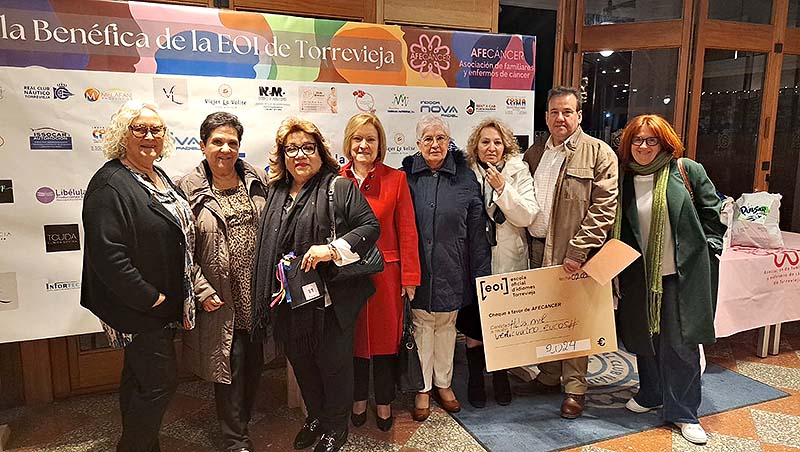 La Escuela Oficial de Idiomas , organizó una Cena y Gala solidaria en favor a la Asociación Afecáncer Torrevieja
