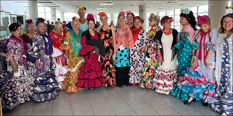 Espectacular desfile de trajes de flamenca de “La Galeríe” en el Centro Municipal de Ocio