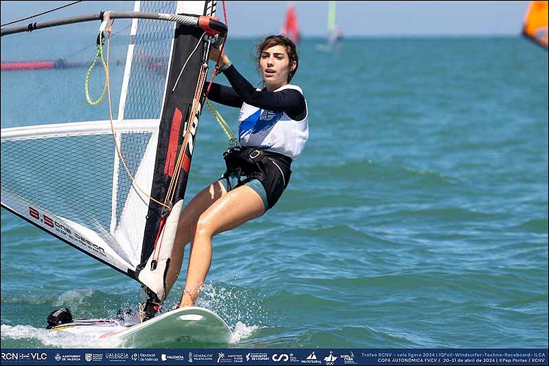 Seis oros y dos bronces en el campeonato autonómico de windsurf en el Real Club Náutico Valencia