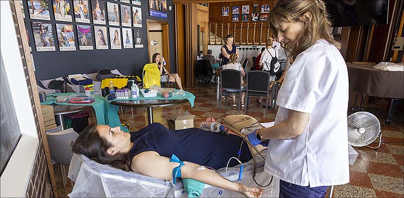 Se organizó en el Real Club Náutico de Torrevieja una colecta en la semana del donante de sangre, con un sorteo para todos los donantes