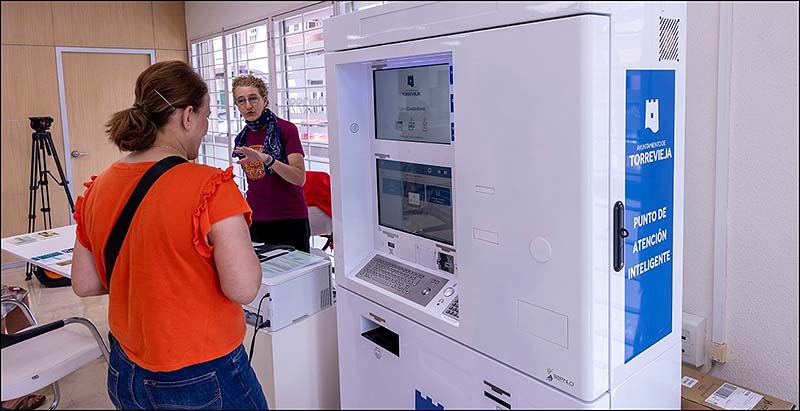 Más de 600 certificados de empadronamiento se han expedido ya en el ciberkiosco instalado en el hall del Ayuntamiento