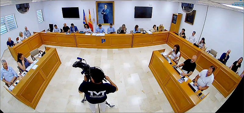 El Pleno de Torrevieja acata la sentencia contraria a la construcción de rascacielos