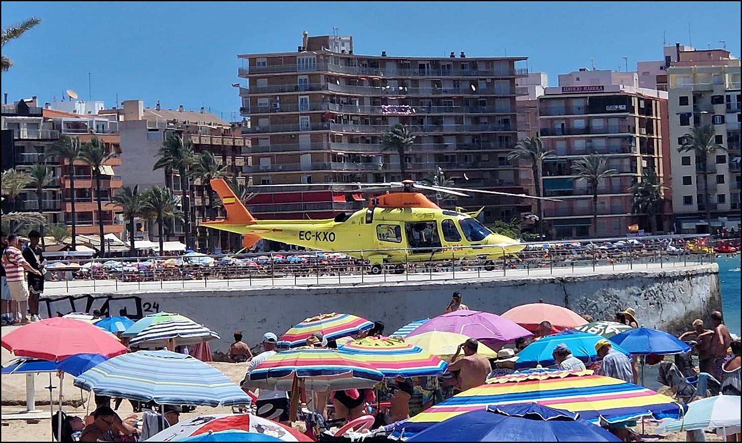 Última hora: Dos heridos graves en el incendio de una vivienda ocupada en la calle Ulpiano de Torrevieja