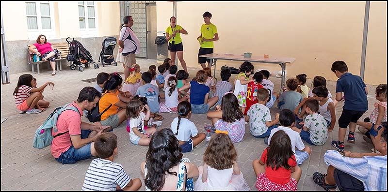 Los más pequeños lo pasaron en grande con la actividad “Planta tus sueños” en la Biblioteca