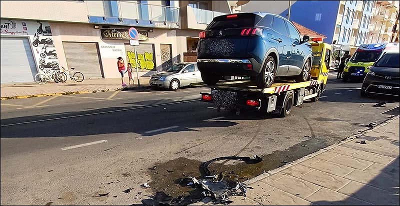 Un joven que conducía bajo los efectos de alcohol y drogas, causa daños vehículos y a la balaustrada de la Playa de Los locos