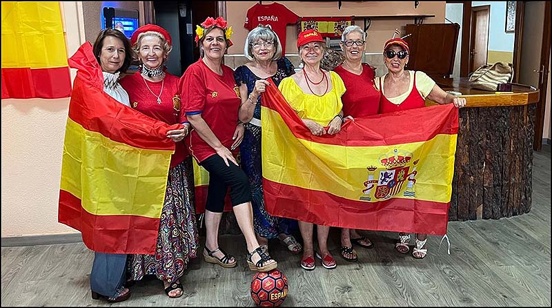 Los mayores de la calle San Pascual, locos por “La Roja”