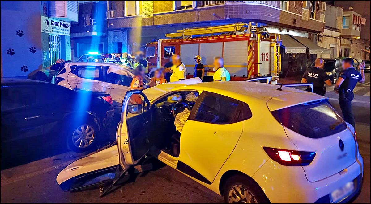 Última hora: Grave accidente con cinco heridos en pleno casco urbano de Torrevieja