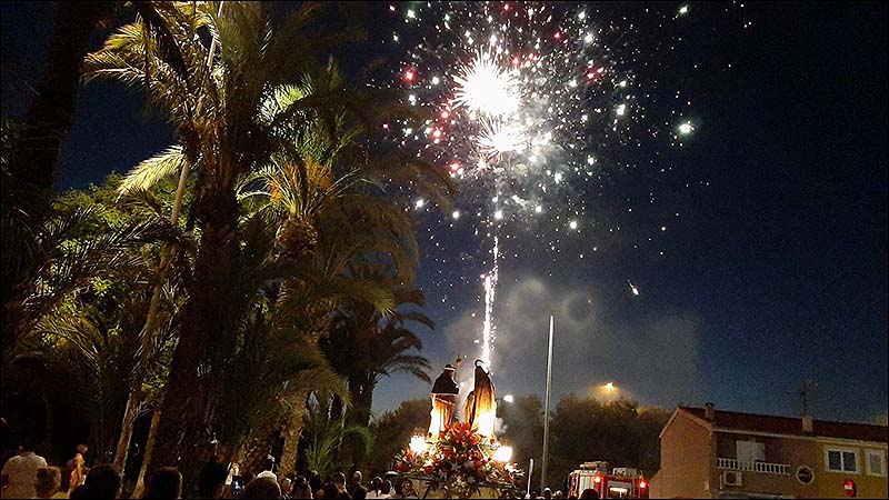 San Roque y Santa Ana recorrieron las calles de su Barrio en el día grande de las fiestas