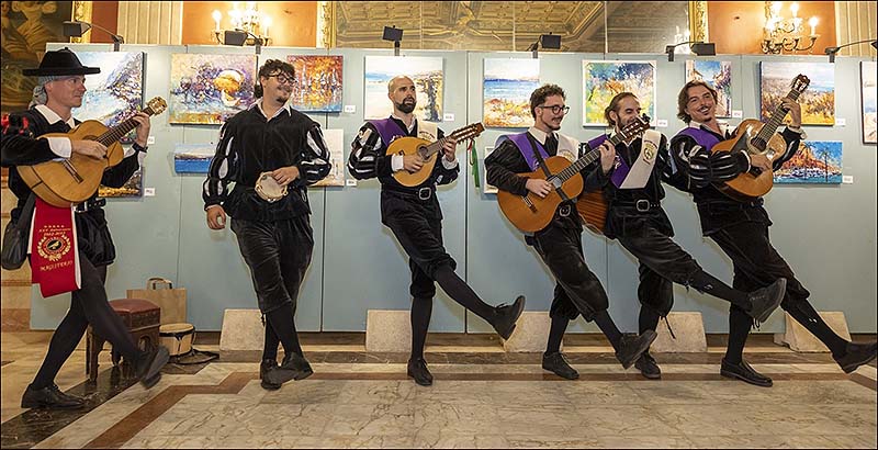 LaTuna de Arquitectura Técnica Granada llenó de alegría y música el Casino