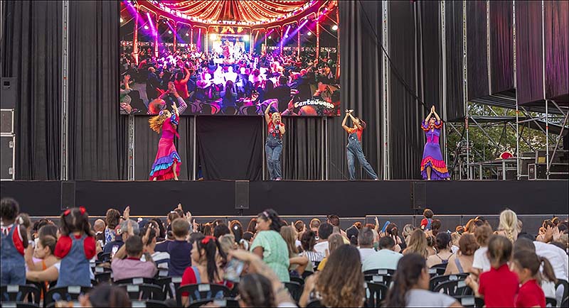 Los “Cantajuego” divirtieron al público infantil en “Brilla Torrevieja”