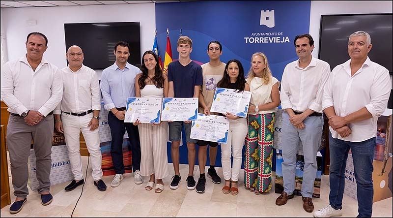 Entregadas las becas universitarias “Talento Joven”  de Agamed para el curso 2024-2025