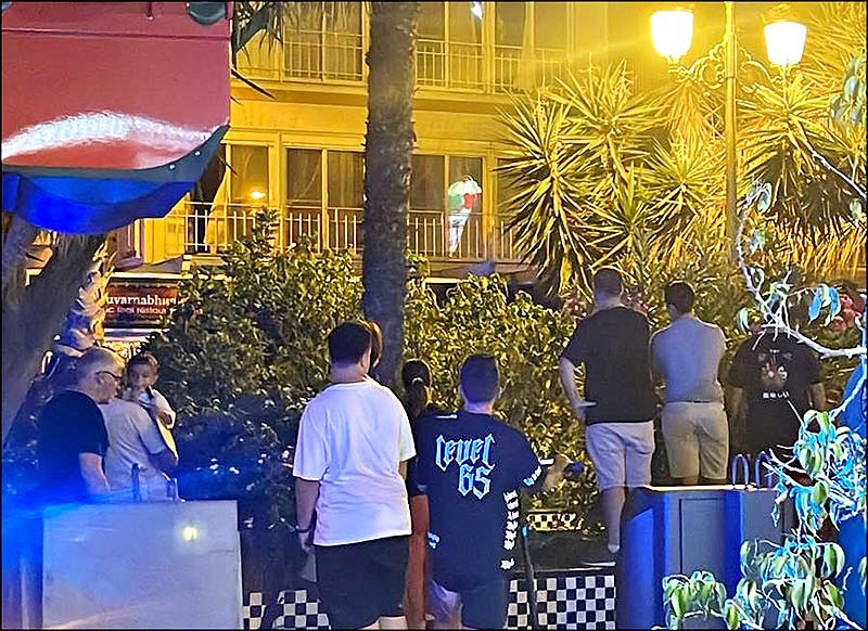 Cinco personas atendidas por inhalación de humos en el incendio de una vivienda en el centro de Torrevieja
