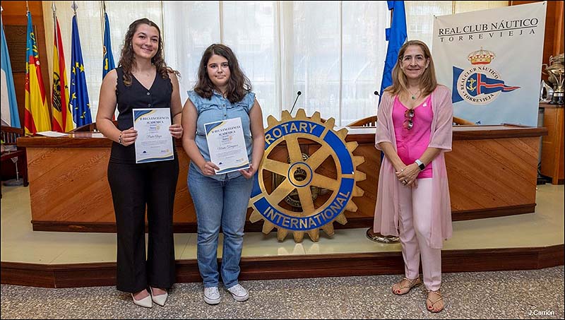 Rotary Club Torrevieja, entregó las II Becas a la Excelencia Académica para estudiantes residentes en la ciudad de la Sal