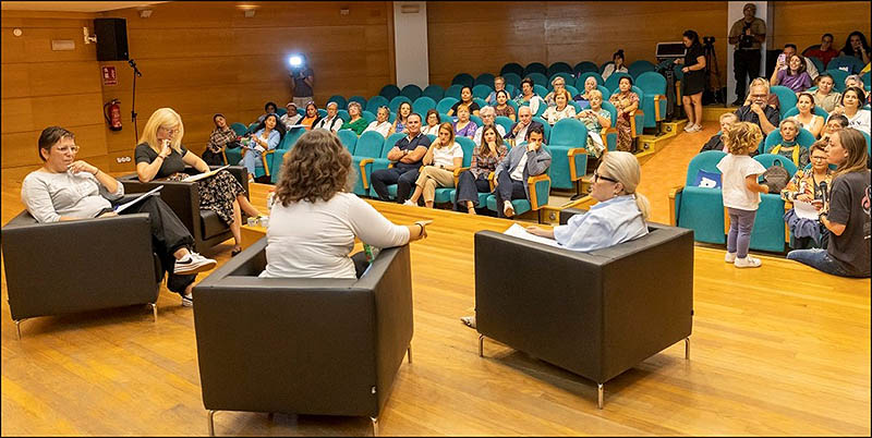 El Palacio de la Música acogió ayer el II Encuentro de Asociaciones “Poniendo el foco en los cuidados”