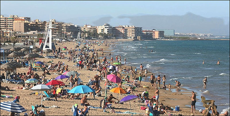 Un verano de récord en Torrevieja según los datos de consumo de agua y de recogida de residuos urbanos