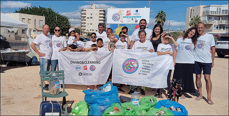Recogidos casi 80 kilos de “basuraleza” en la costa de Torrevieja
