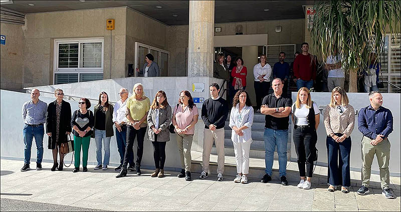Torrevieja guarda un minuto de silencio por la tragedia de causada por la Dana