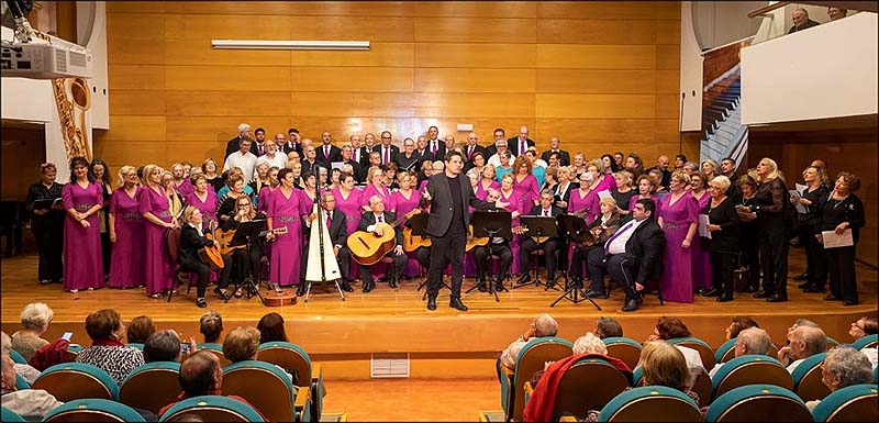 El Festival «Entre voces y cuerdas» reunió a cuatro coros en un Palacio de la Música lleno hasta la bandera
