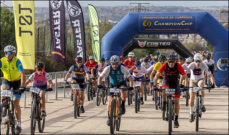 El Club Deportivo Chatarras de Torrevieja, organizó la masiva XI Marcha Laguna de la Mata en Torrevieja