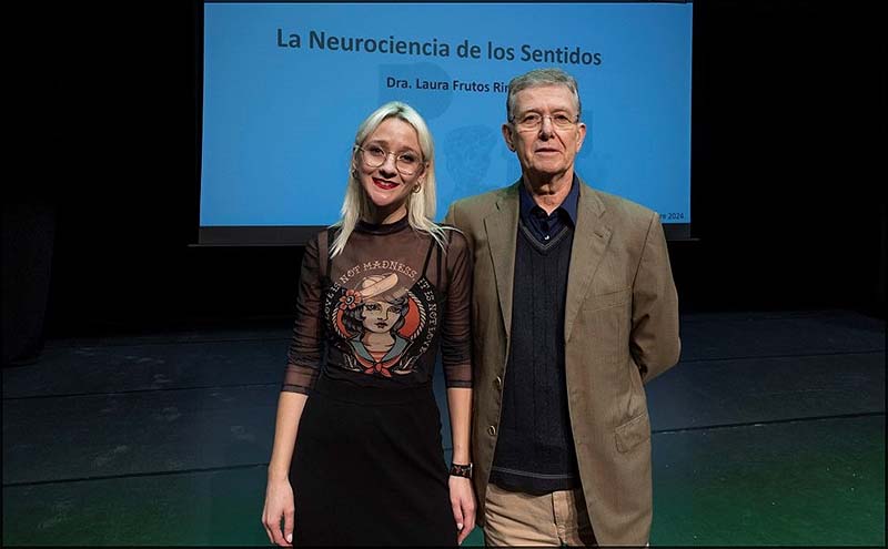 La doctora Laura Frutos fascina con su curso La neurociencia de los sentidos