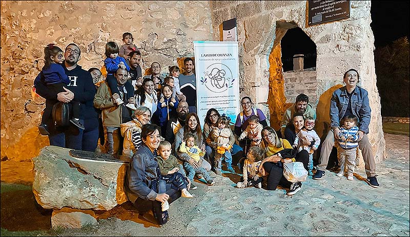 La asociación Lazos de Crianza celebró el Día del Niño en la Torre del Moro