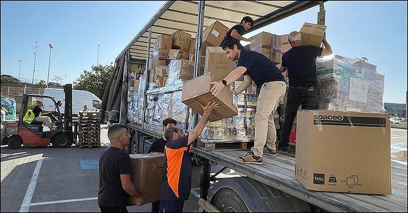 La solidaridad de Torrevieja con Valencia desbordó ayer todas las previsiones