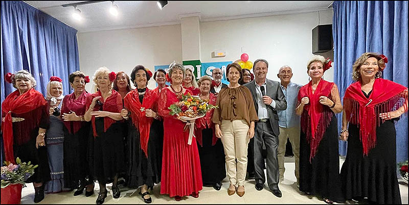 Emotivo homenaje a Marisa Carro en la casa de la tercera edad de San Pascual