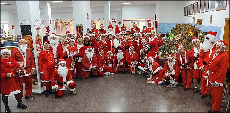 Papas y Mamas “Noel” del Centro Polivalente invadieron las calles de La Mata