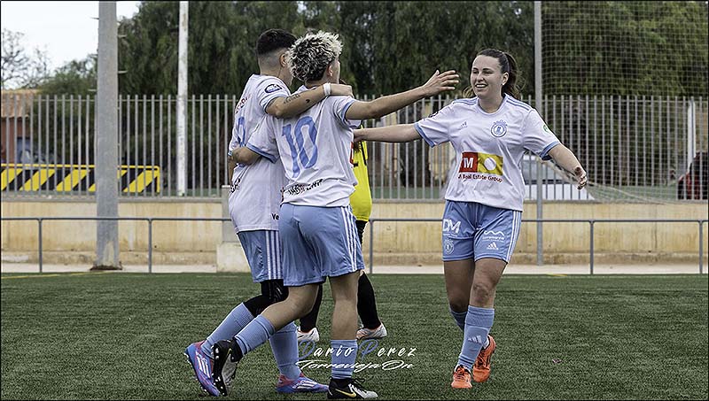 Fútbol femenino: Las jugadoras torrevejenses le hacen un «manita» al Campello (5-0)