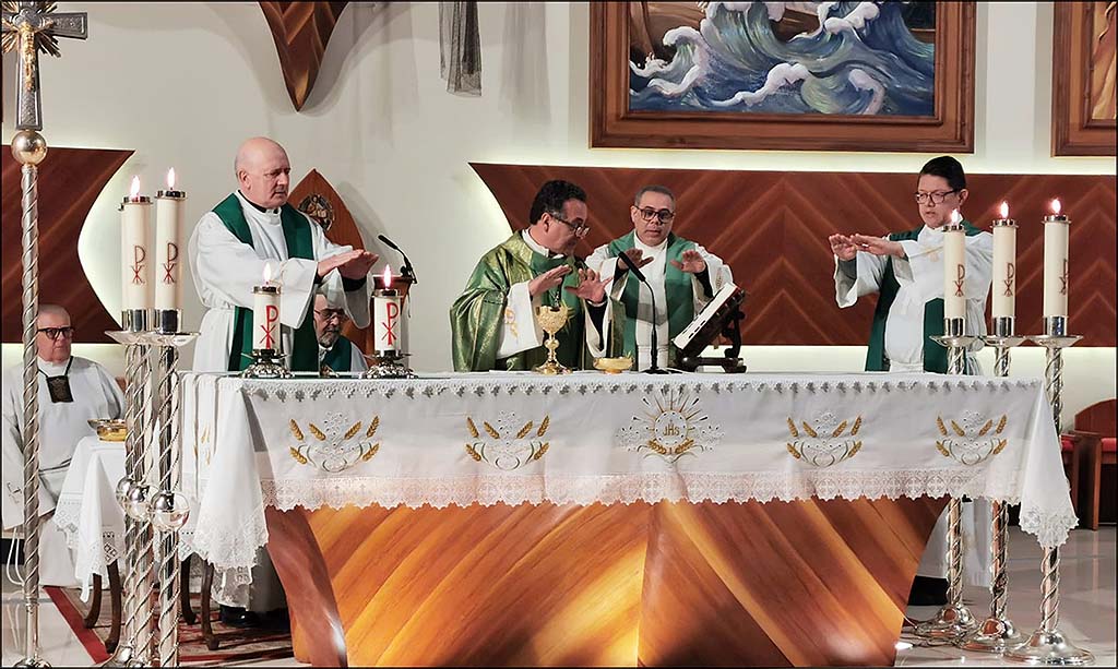 Mons. Carlos Alfredo Cabezas Mendoza obispo venezolano visita la parroquia del Sagrado Corazón